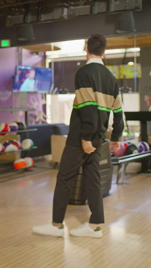 mixkit-young-man-missing-a-bowling-shot-49117-medium.mp4